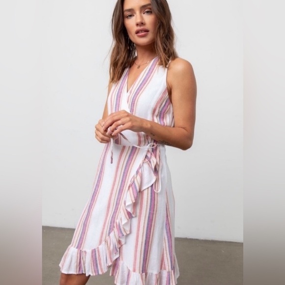 Classy Beautiful Rails Women's White Sleeveless Metallic Stripe Mini Wrap dress - Picture 1 of 6